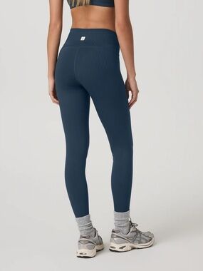 SOLD OUT Vuori Inversion Rib Legging Ocean Blue Navy size XS worn once like new